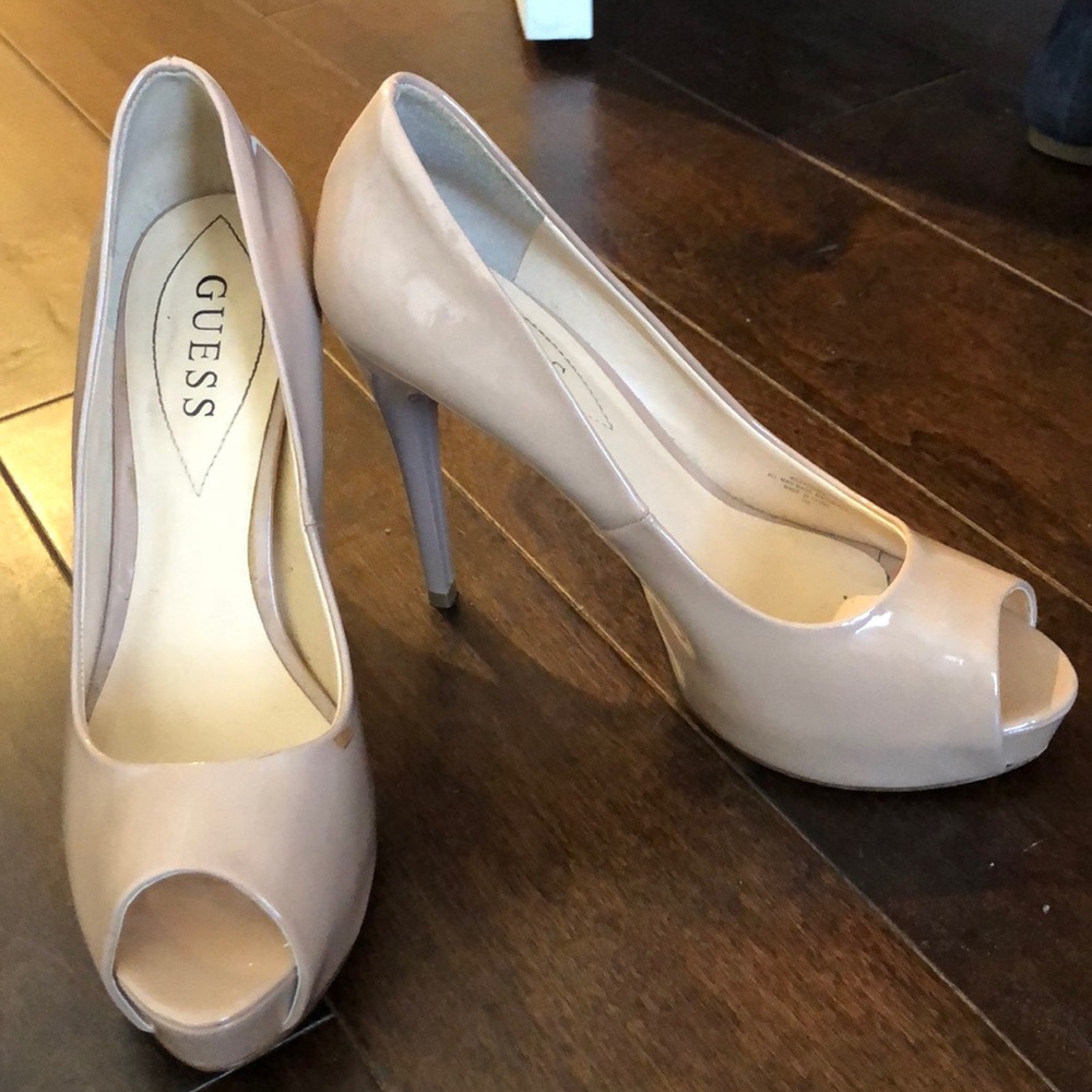 Guess size 7 nude patent heel sandals